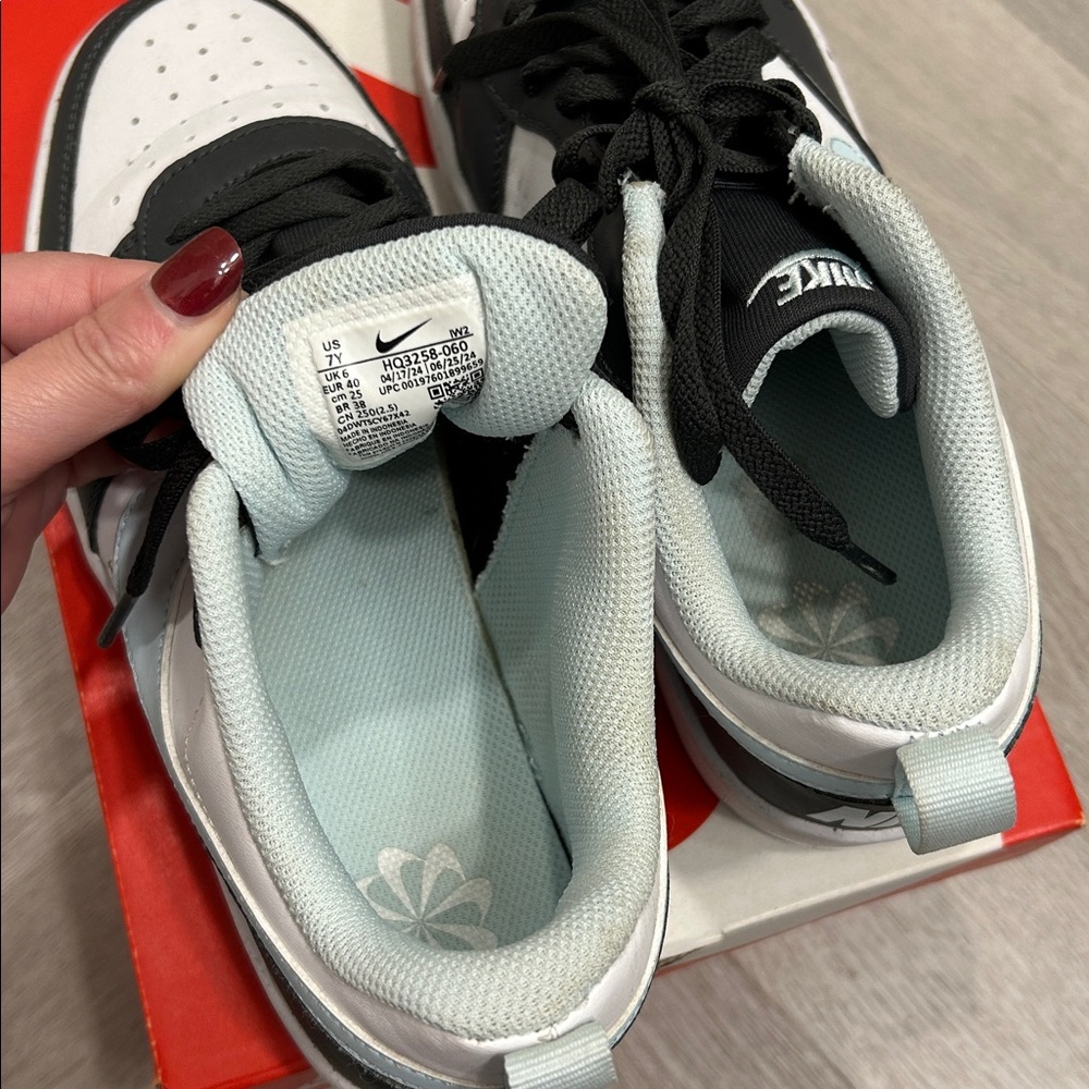 Nike Dunks - Picture 5 of 6